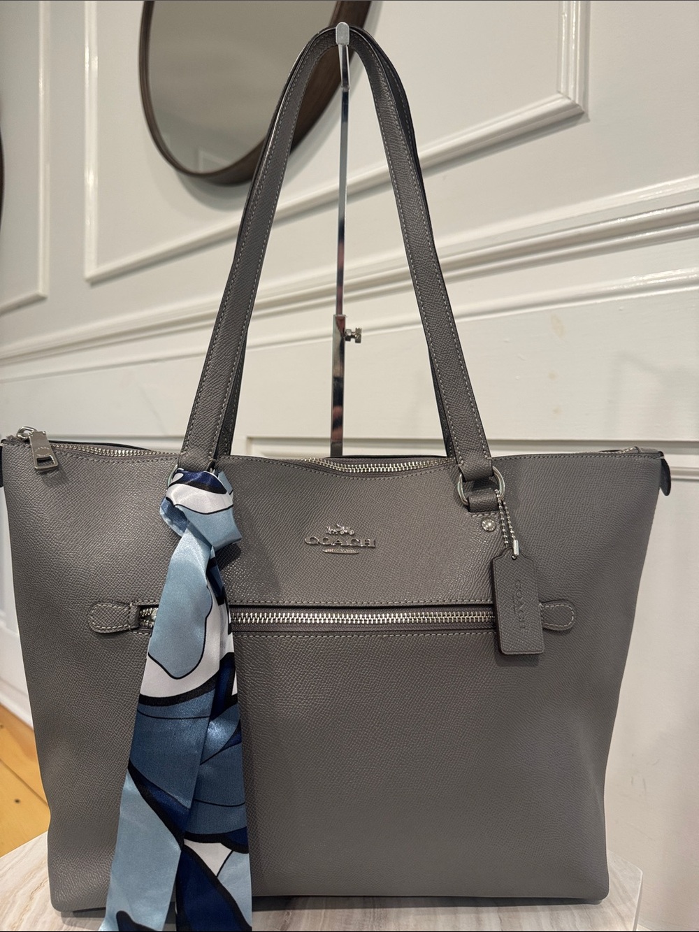 Coach Bag Gallery Grey Leather Tote with Scarf - Picture 3 of 17